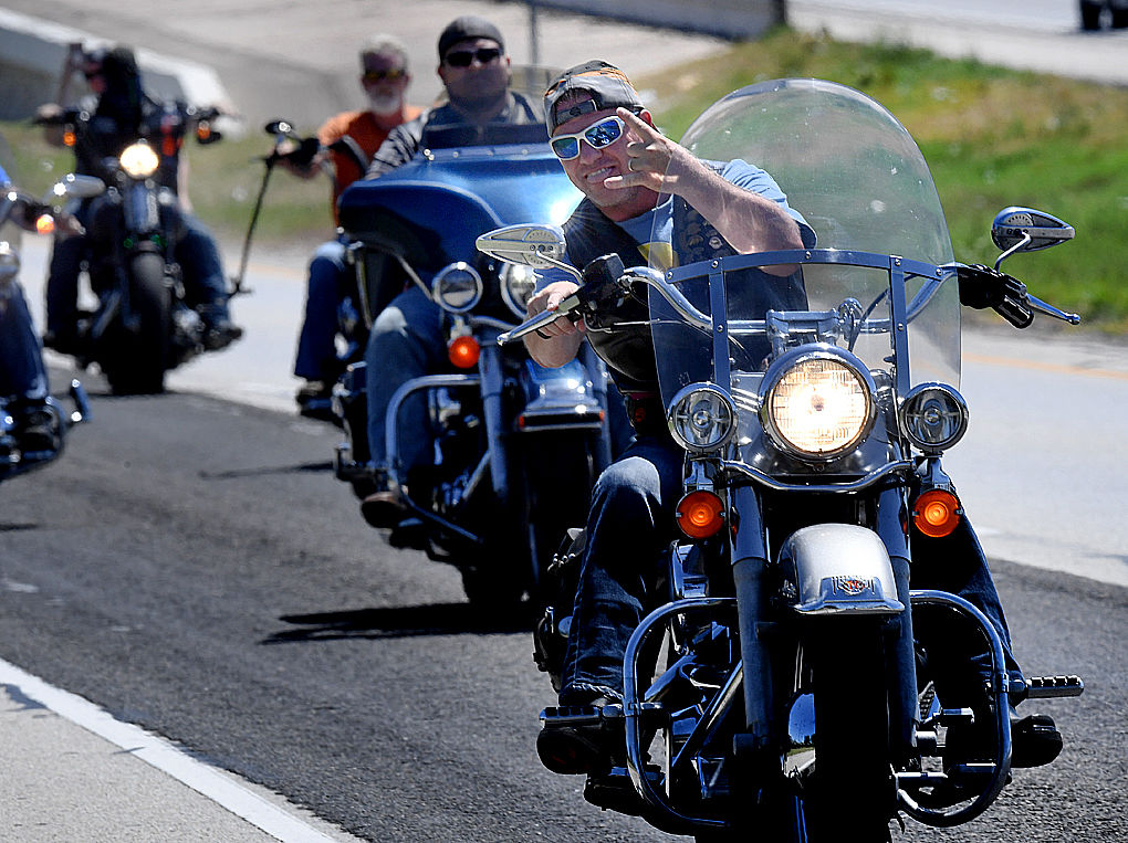 Hundreds of bikers ride in 9/11 memorial